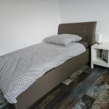 Charming Messenaehe Apartment Cologne