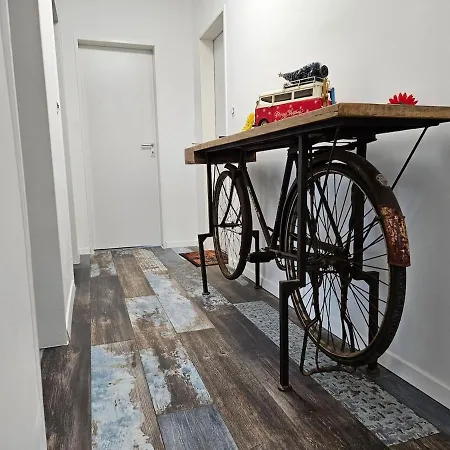 Charming Messenaehe Apartment