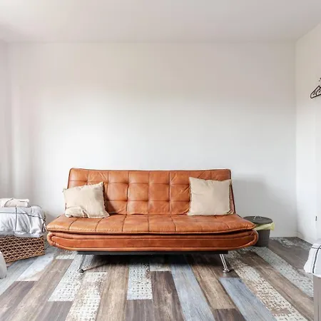 Charming Messenaehe Apartment